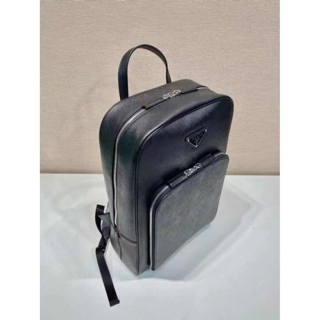プラダ コピー バックパック PRADA ミニマルでスタイリッシュな佇まい