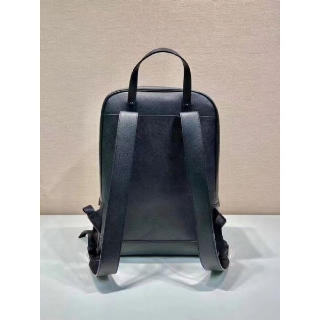 プラダ コピー バックパック PRADA ミニマルでスタイリッシュな佇まい