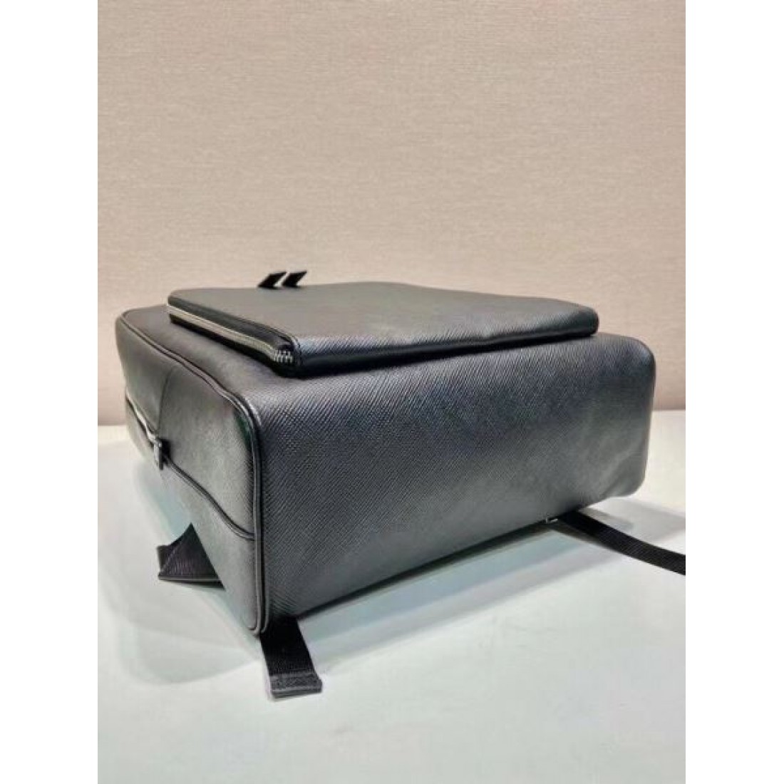 プラダ コピー バックパック PRADA ミニマルでスタイリッシュな佇まい