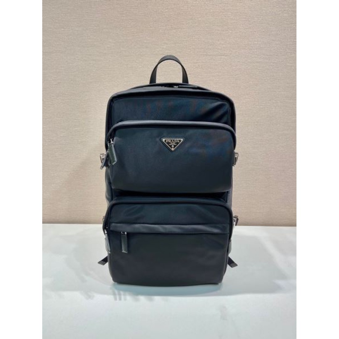 プラダ コピー バックパック PRADA 洗練された軽やかな印象を演出