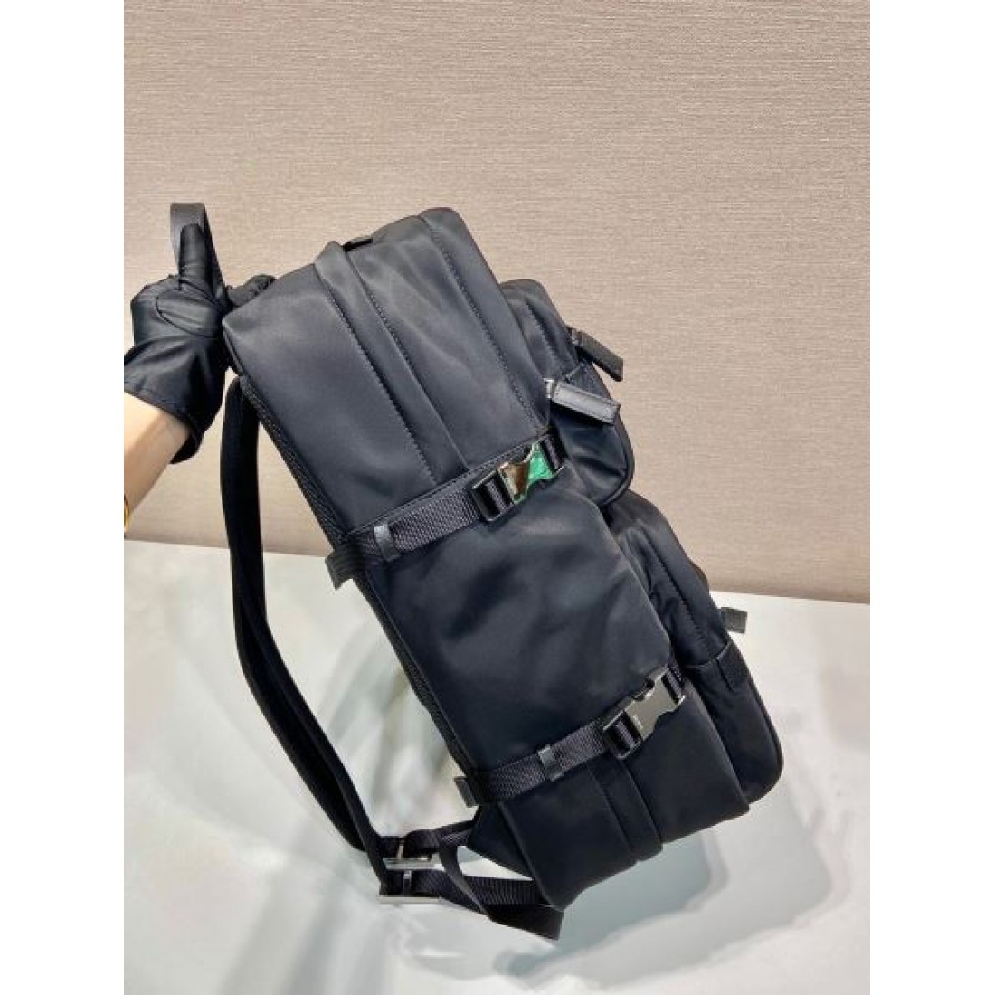 プラダ コピー バックパック PRADA 洗練された軽やかな印象を演出