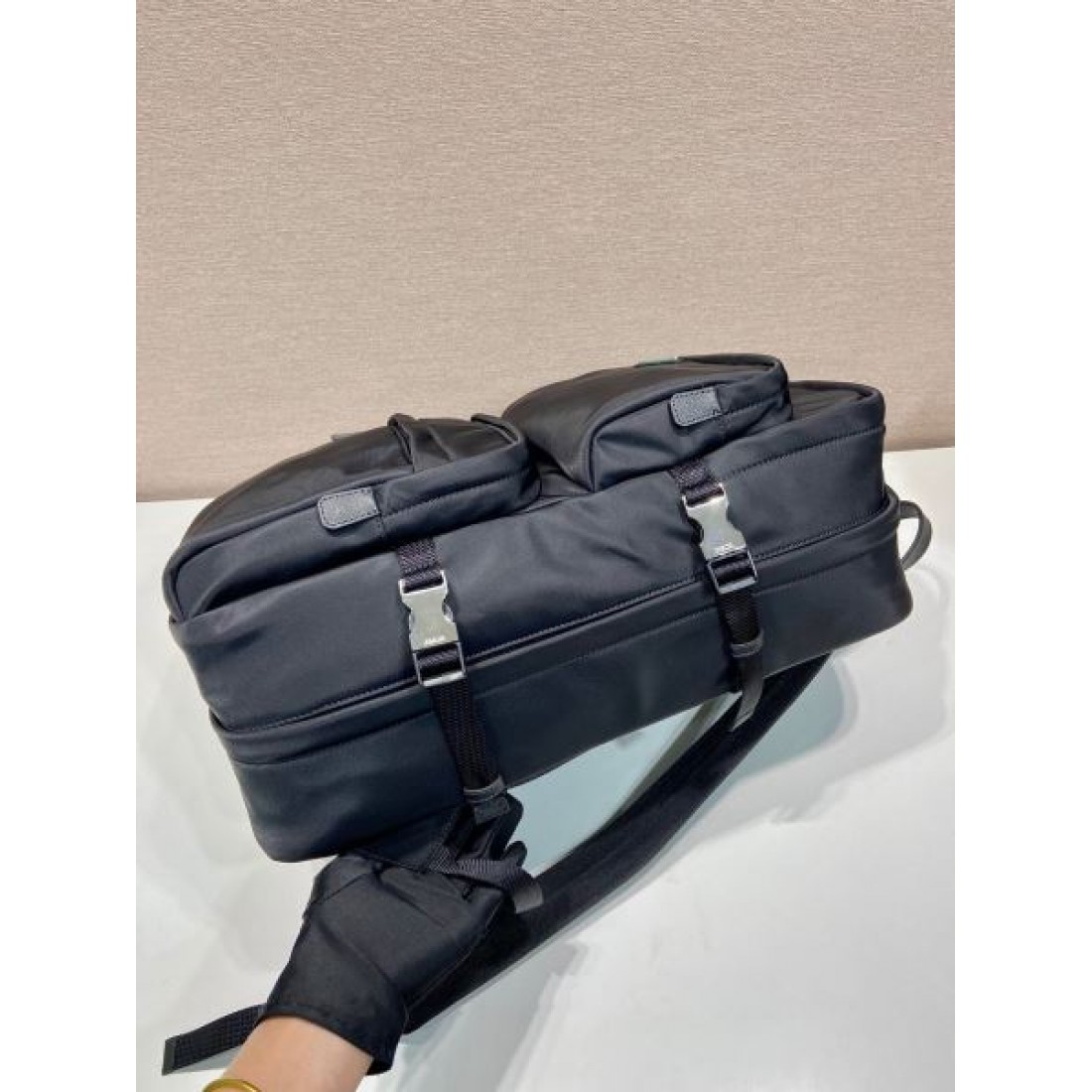 プラダ コピー バックパック PRADA 洗練された軽やかな印象を演出