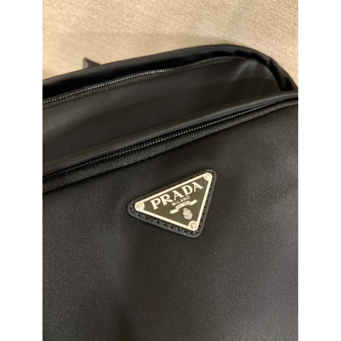 プラダ コピー バックパック PRADA 洗練された軽やかな印象を演出