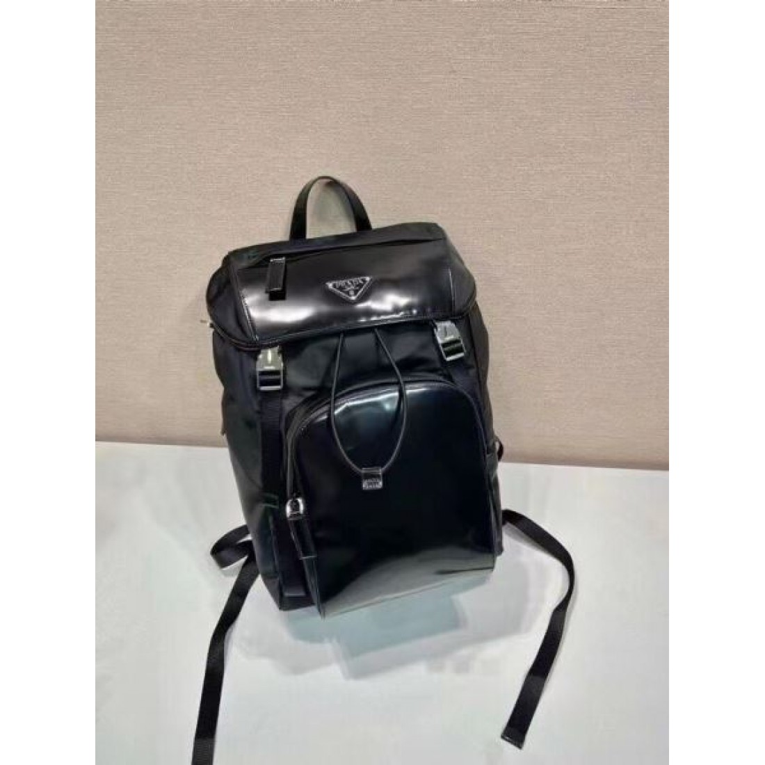 機能美と上品さを兼ね備えた PRADA プラダ コピー バックパック
