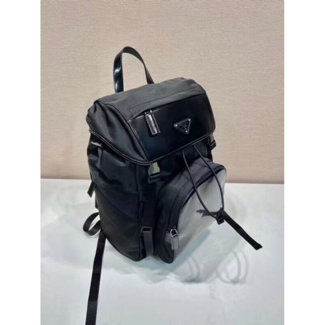 機能美と上品さを兼ね備えた PRADA プラダ コピー バックパック