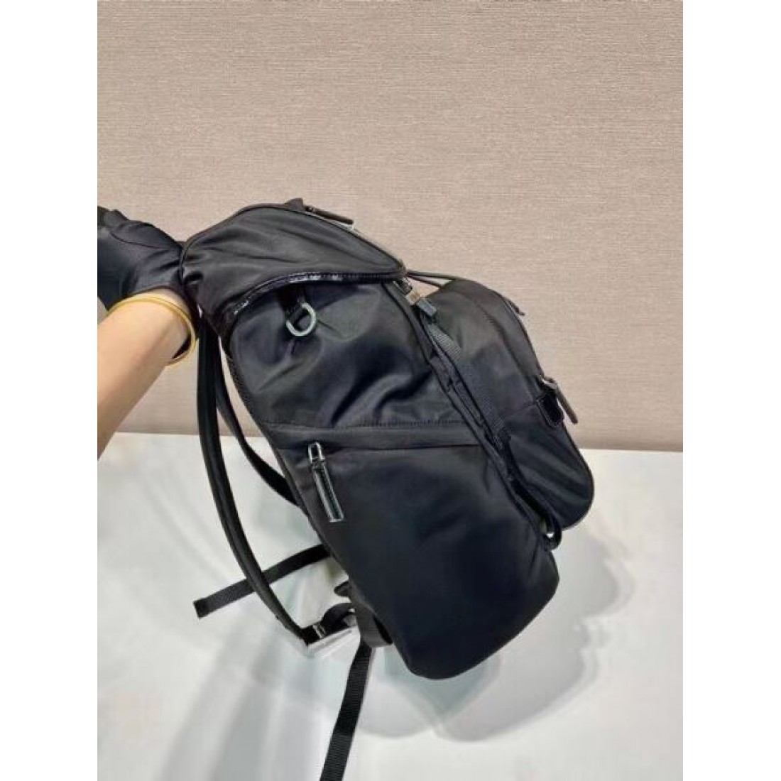 機能美と上品さを兼ね備えた PRADA プラダ コピー バックパック