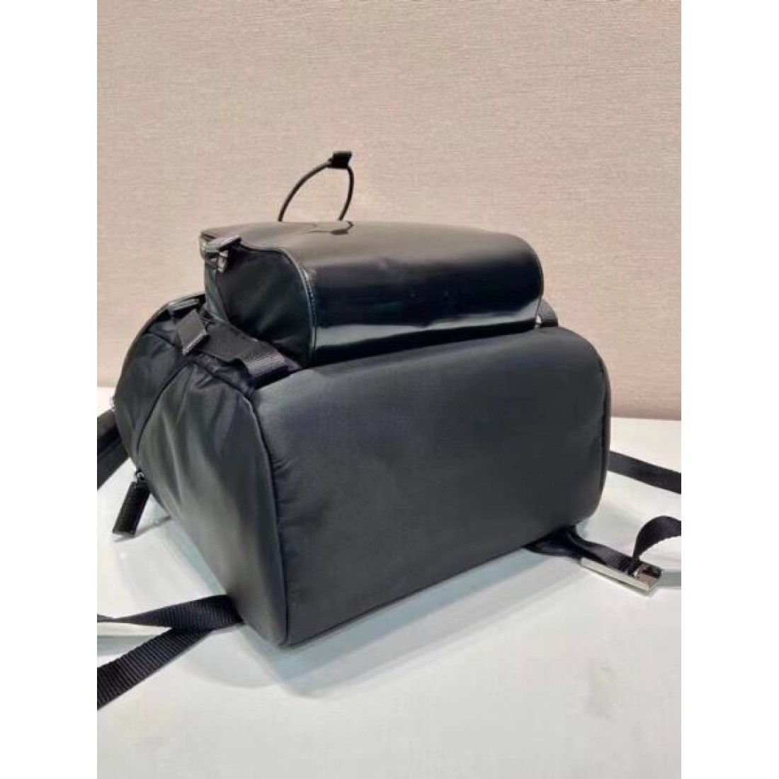 機能美と上品さを兼ね備えた PRADA プラダ コピー バックパック