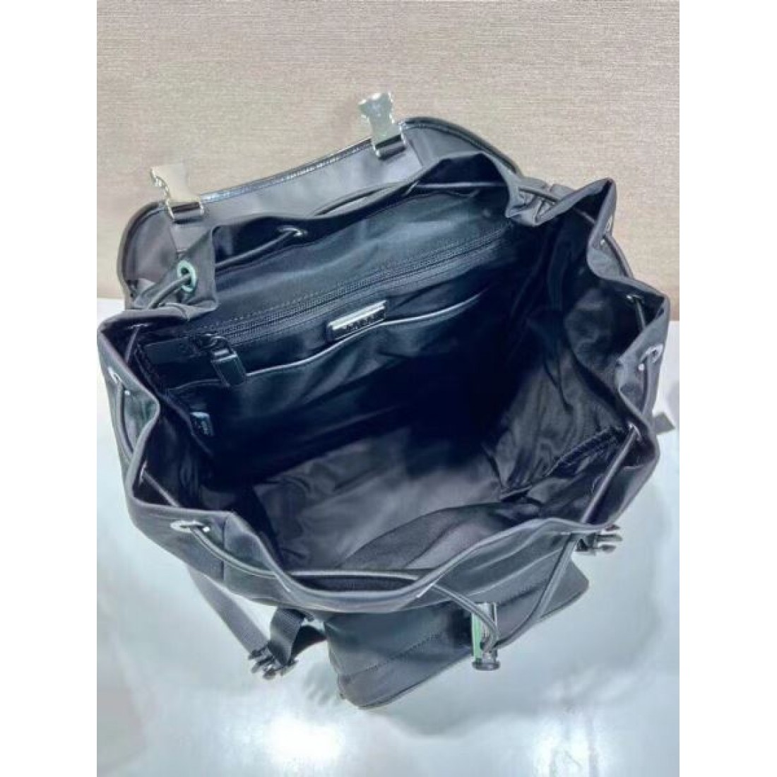 機能美と上品さを兼ね備えた PRADA プラダ コピー バックパック