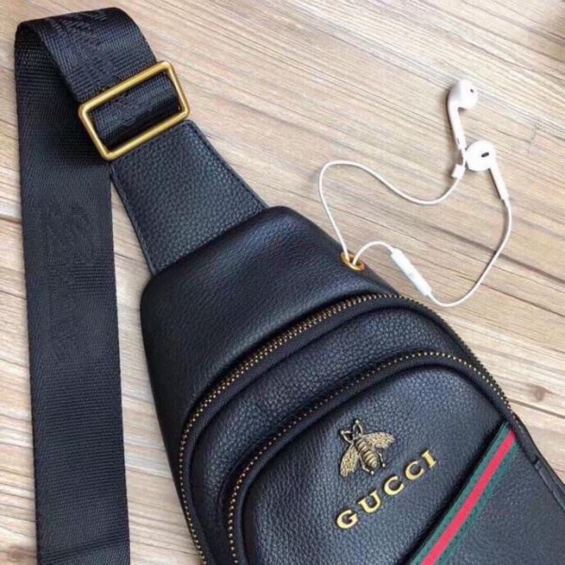 GUCCI グッチ コピー ウエストバッグ クラシックで洗練されたスタイル