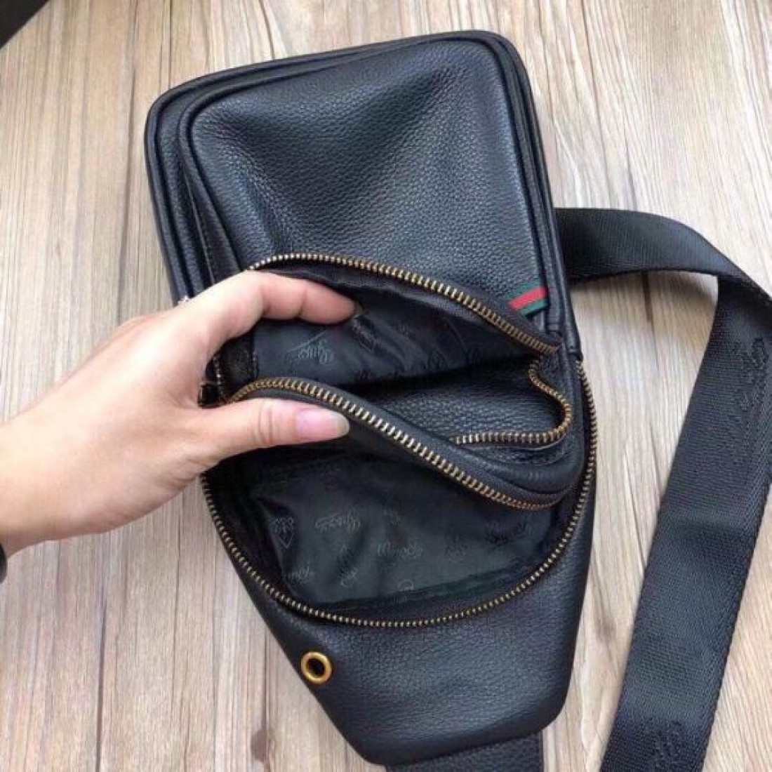 GUCCI グッチ コピー ウエストバッグ クラシックで洗練されたスタイル