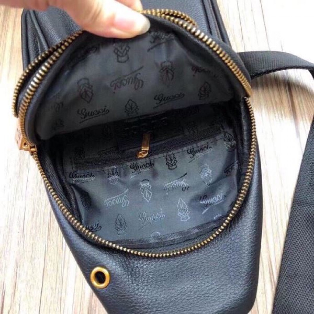 GUCCI グッチ コピー ウエストバッグ クラシックで洗練されたスタイル