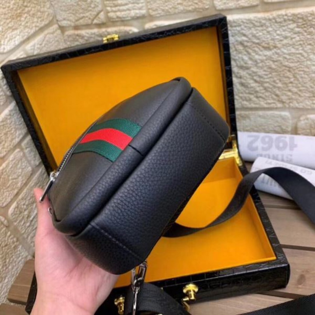 目を引く GUCCI グッチ コピー ウエストバッグ 高級感溢れるデザイン
