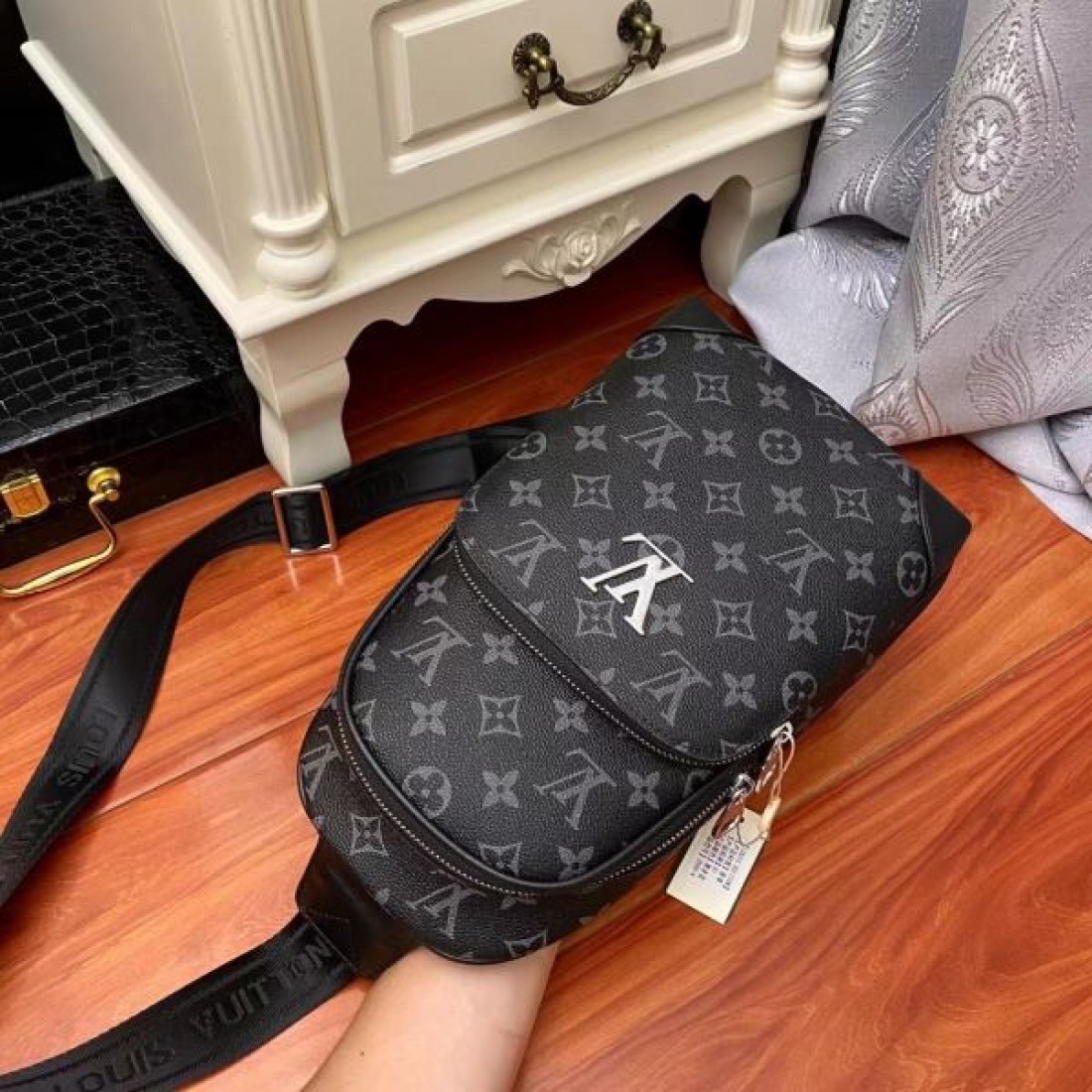 高級感が際立つ LOUIS VUITTON ルイヴィトン コピー チェストバッグ まろやかな