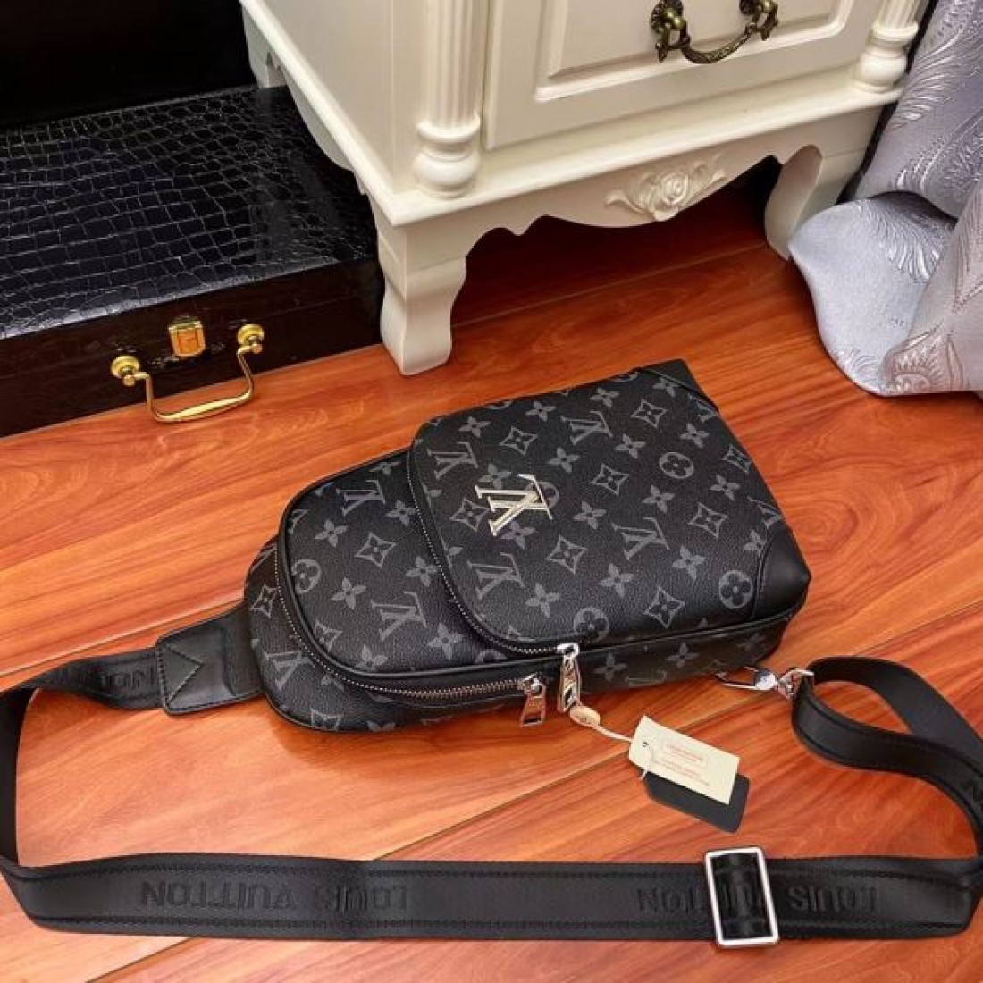 高級感が際立つ LOUIS VUITTON ルイヴィトン コピー チェストバッグ まろやかな