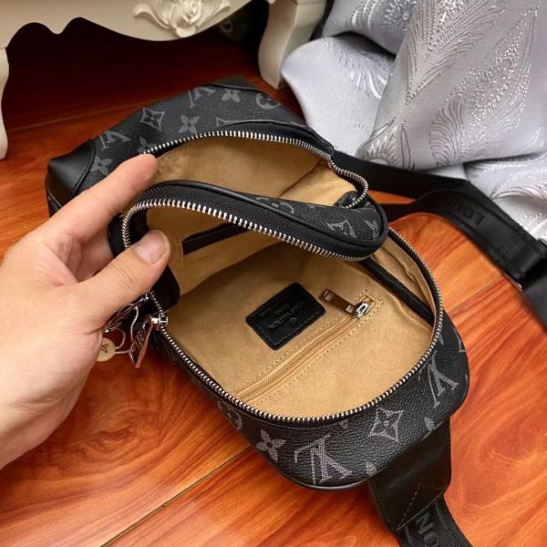 高級感が際立つ LOUIS VUITTON ルイヴィトン コピー チェストバッグ まろやかな
