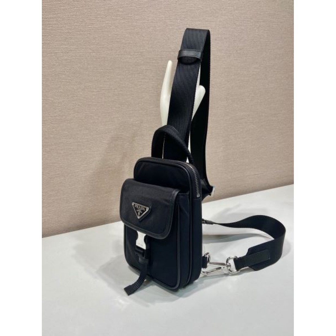 ギフトにも最適 PRADA プラダ コピー チェストバッグ ファッション好き必見