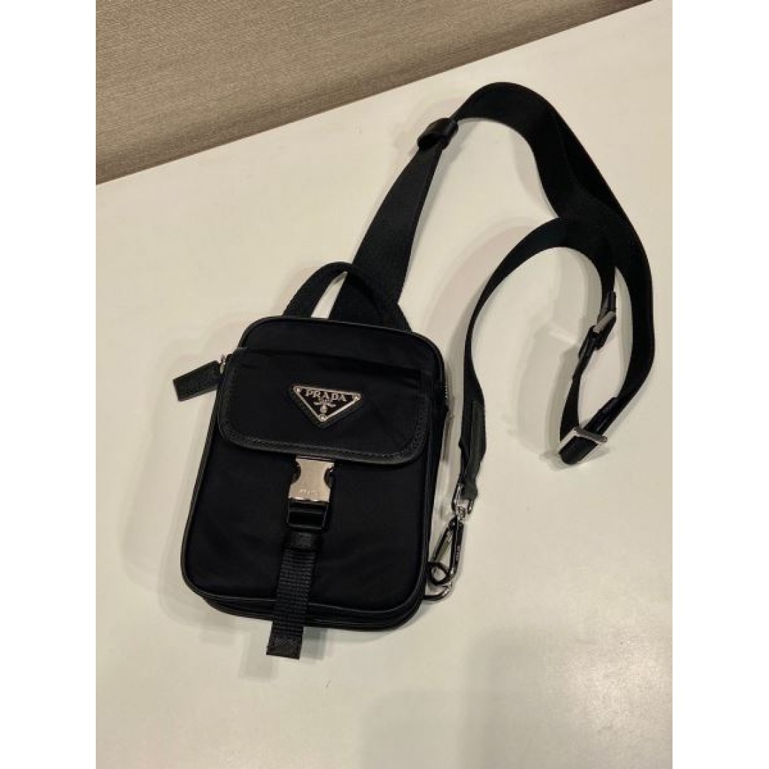 ギフトにも最適 PRADA プラダ コピー チェストバッグ ファッション好き必見