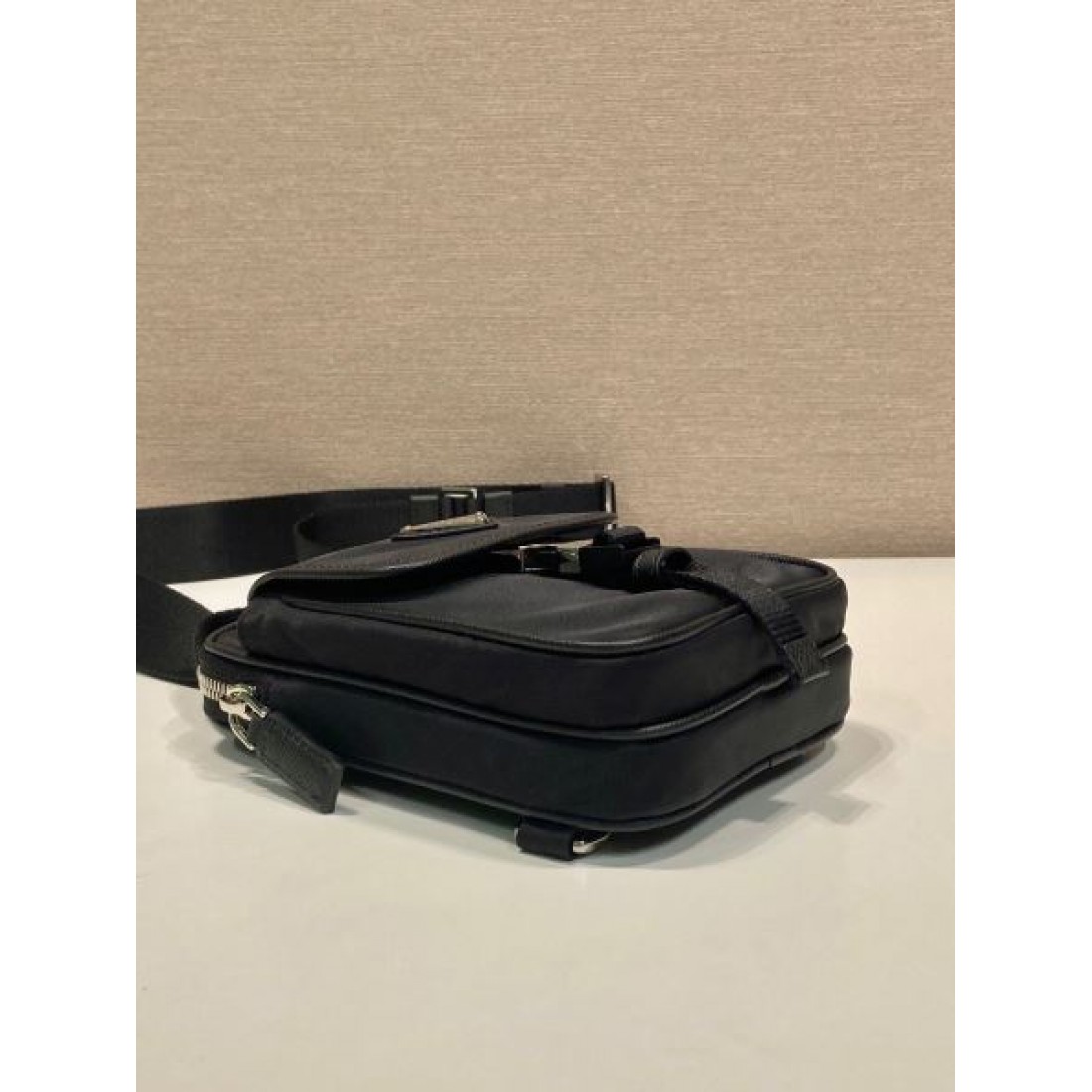 ギフトにも最適 PRADA プラダ コピー チェストバッグ ファッション好き必見
