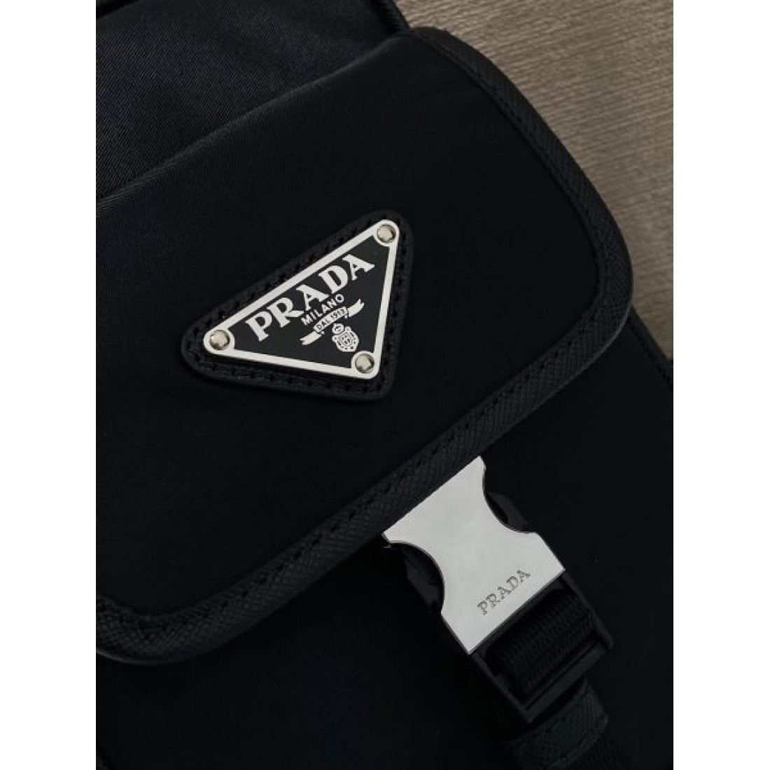ギフトにも最適 PRADA プラダ コピー チェストバッグ ファッション好き必見