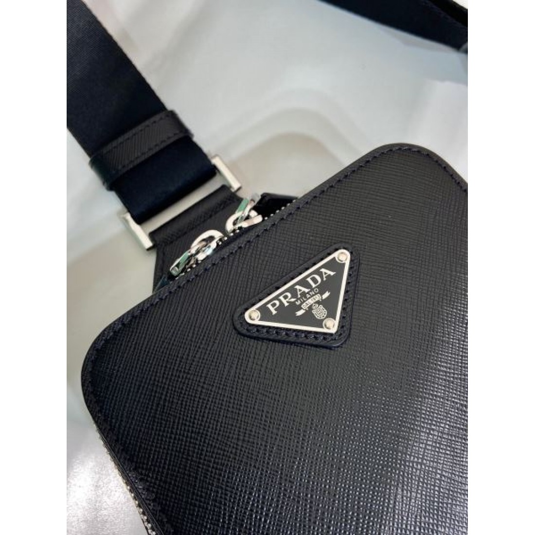 迷わずゲット PRADA プラダ コピー チェストバッグ これは買い