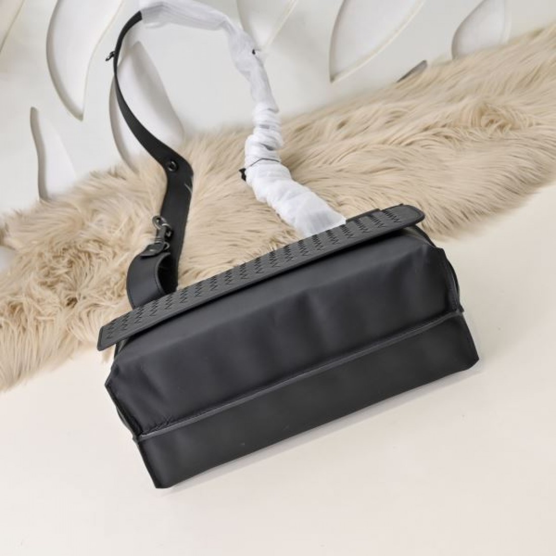 オールシーズン活躍 BOTTEGA VENETA ボッテガヴェネタ コピー ショルダーバッグ 大人カジュアルに