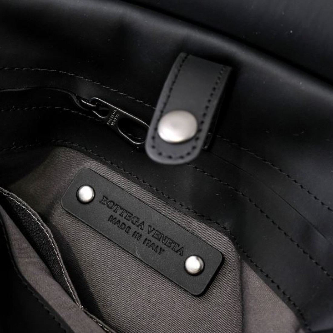 オールシーズン活躍 BOTTEGA VENETA ボッテガヴェネタ コピー ショルダーバッグ 大人カジュアルに