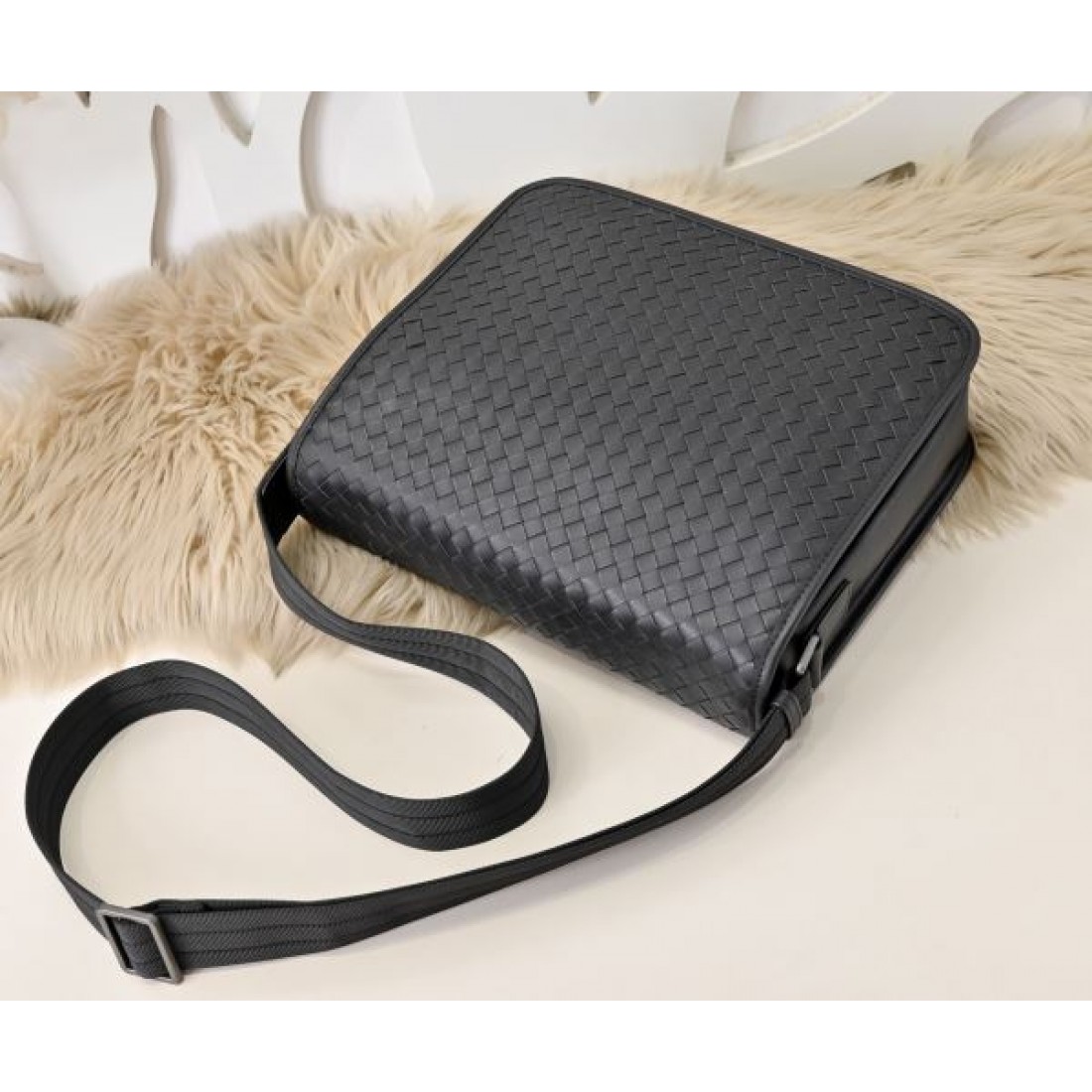 季節感たっぷり BOTTEGA VENETA ボッテガヴェネタ コピー ショルダーバッグ 旬コーデに最適