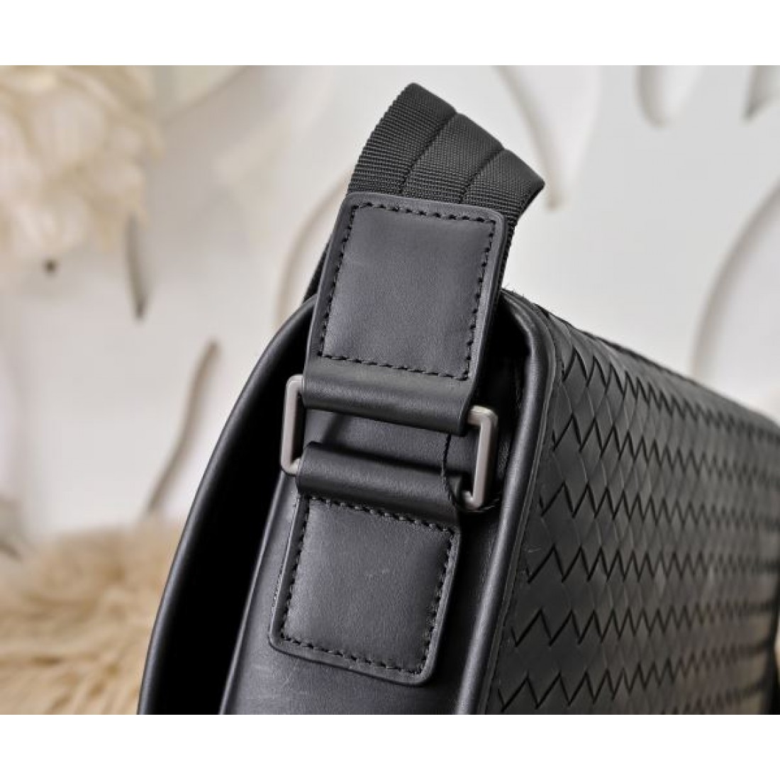 季節感たっぷり BOTTEGA VENETA ボッテガヴェネタ コピー ショルダーバッグ 旬コーデに最適