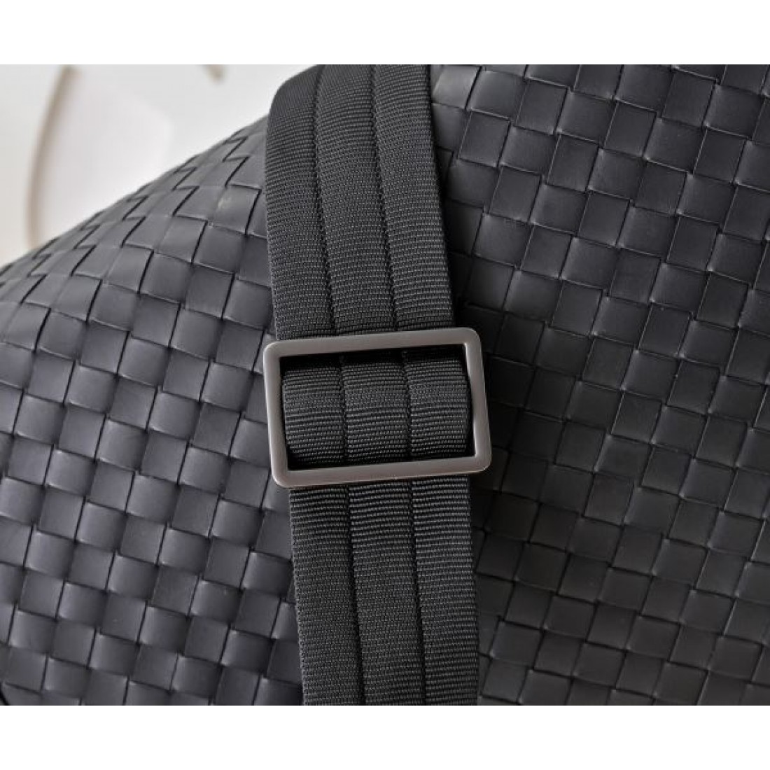 季節感たっぷり BOTTEGA VENETA ボッテガヴェネタ コピー ショルダーバッグ 旬コーデに最適