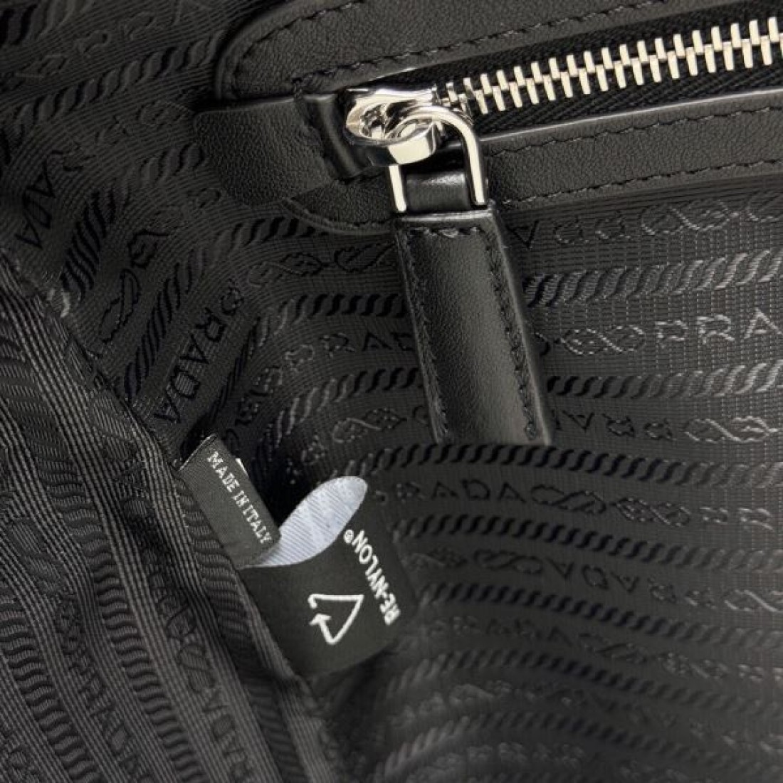 話題沸騰中 PRADA プラダ コピー ショルダーバッグ 最新トレンド