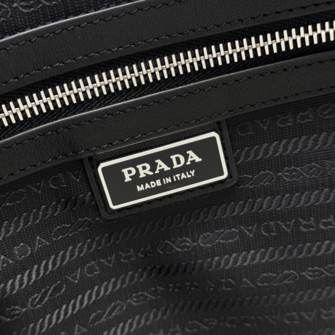 話題沸騰中 PRADA プラダ コピー ショルダーバッグ 最新トレンド