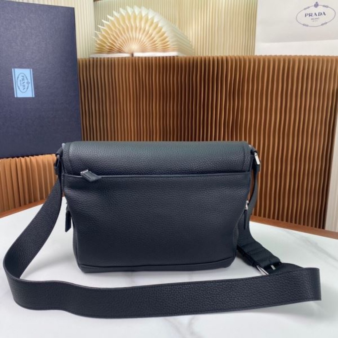 夏季新作に狙う PRADA プラダ コピー ショルダーバッグ 注目度抜群