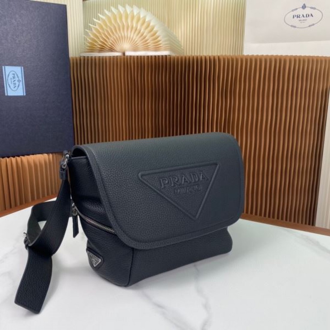 夏季新作に狙う PRADA プラダ コピー ショルダーバッグ 注目度抜群