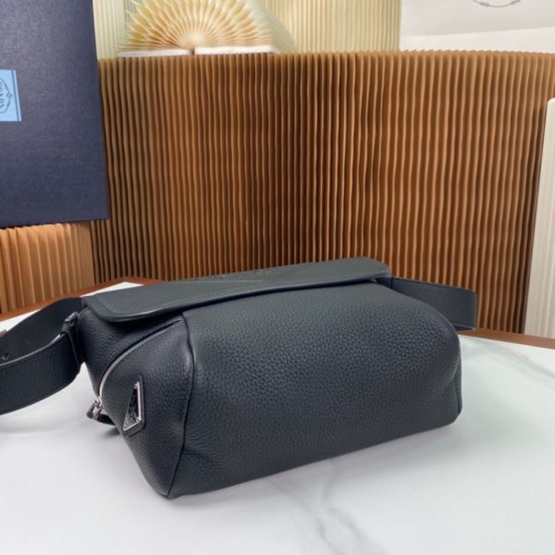 夏季新作に狙う PRADA プラダ コピー ショルダーバッグ 注目度抜群