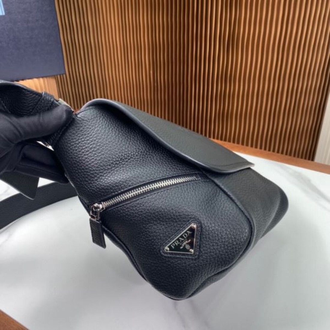 夏季新作に狙う PRADA プラダ コピー ショルダーバッグ 注目度抜群