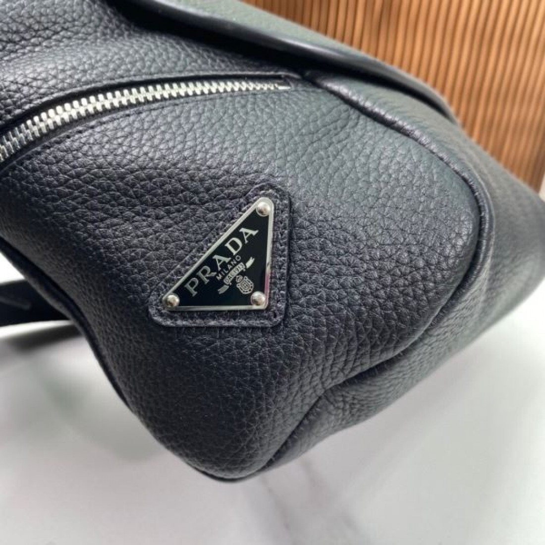 夏季新作に狙う PRADA プラダ コピー ショルダーバッグ 注目度抜群