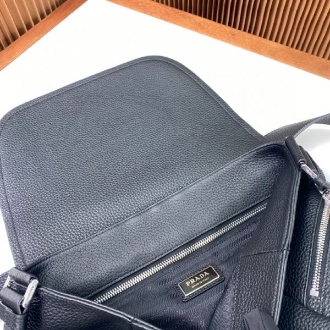 夏季新作に狙う PRADA プラダ コピー ショルダーバッグ 注目度抜群