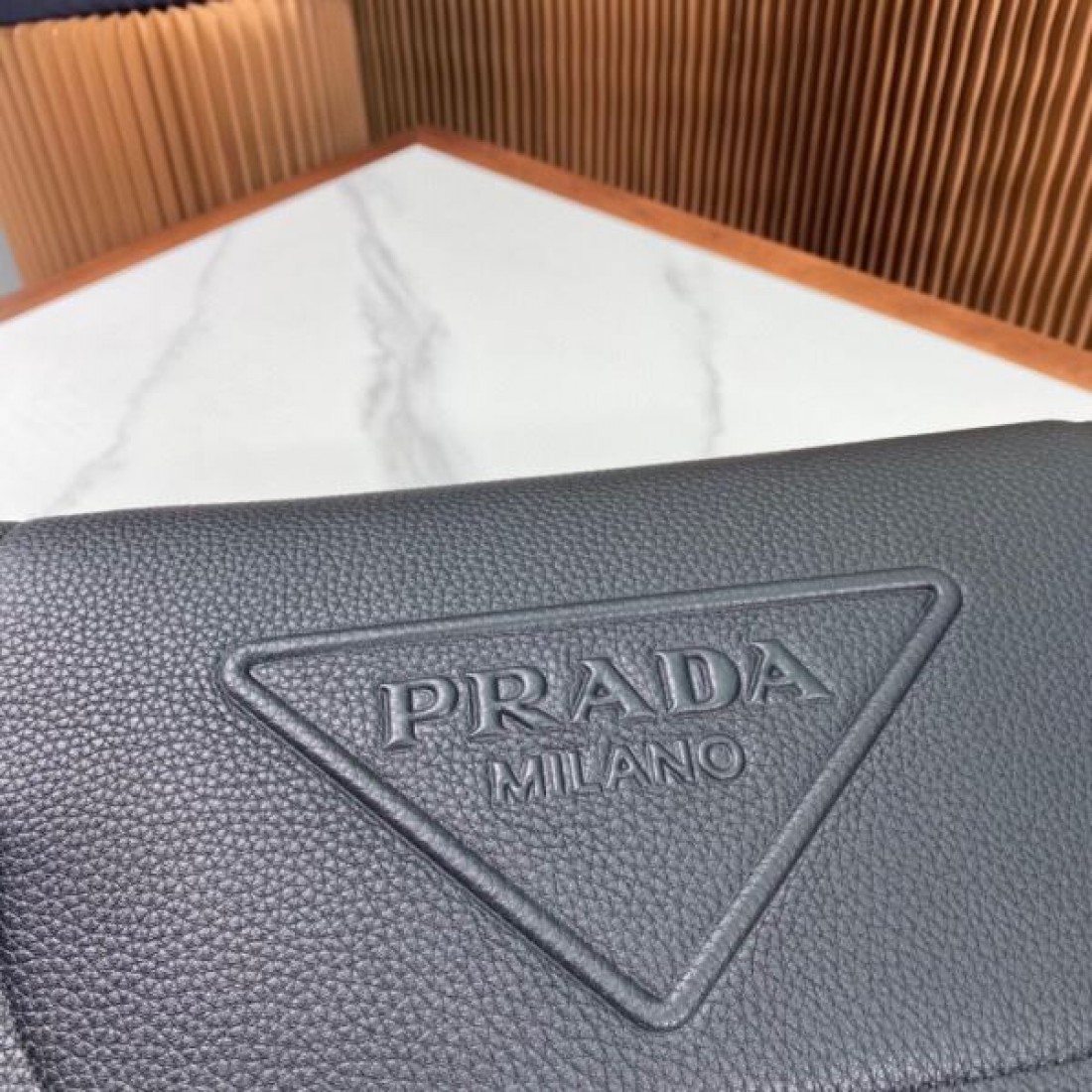 夏季新作に狙う PRADA プラダ コピー ショルダーバッグ 注目度抜群