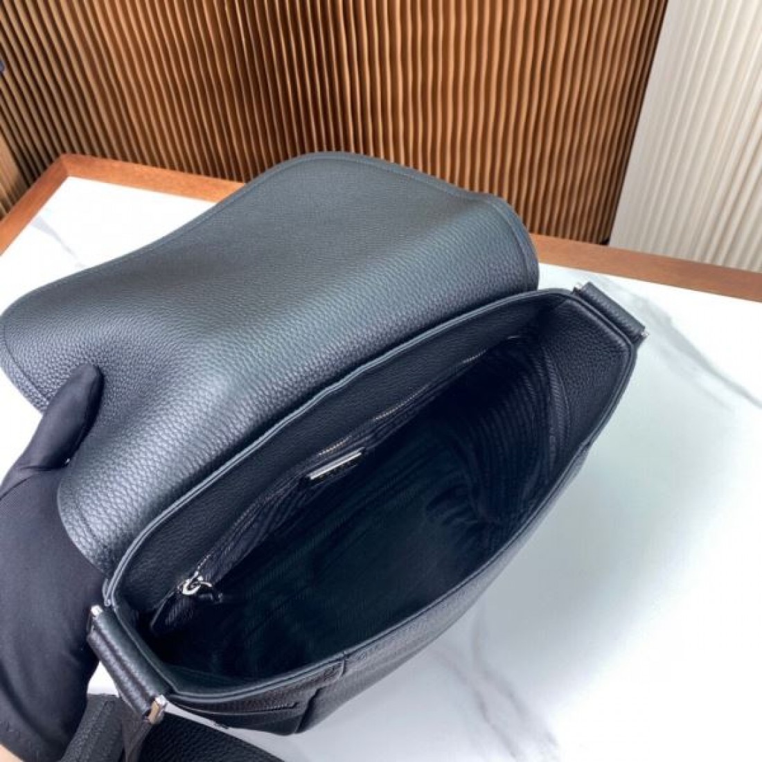 夏季新作に狙う PRADA プラダ コピー ショルダーバッグ 注目度抜群