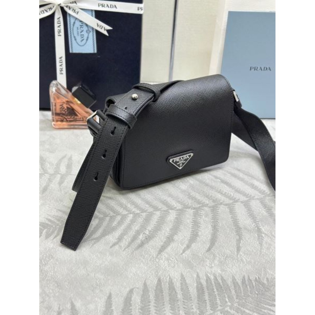 海外の顧客限定 PRADA プラダ コピー ショルダーバッグ 流行トレンド