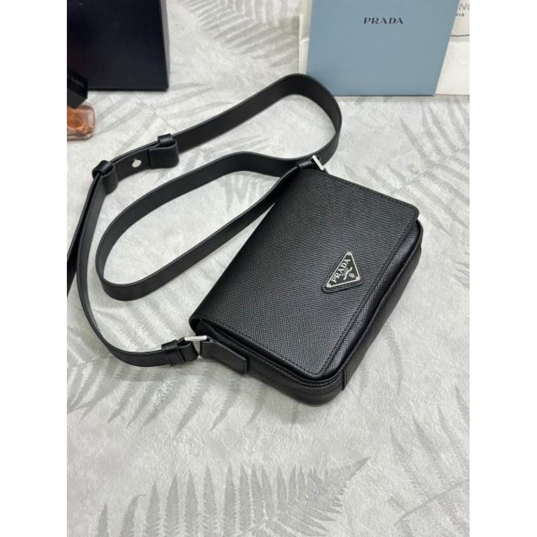 海外の顧客限定 PRADA プラダ コピー ショルダーバッグ 流行トレンド