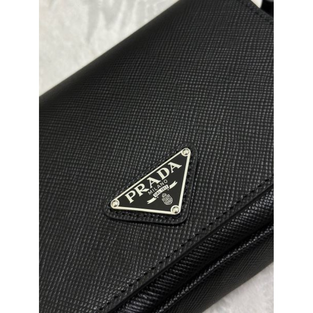 海外の顧客限定 PRADA プラダ コピー ショルダーバッグ 流行トレンド