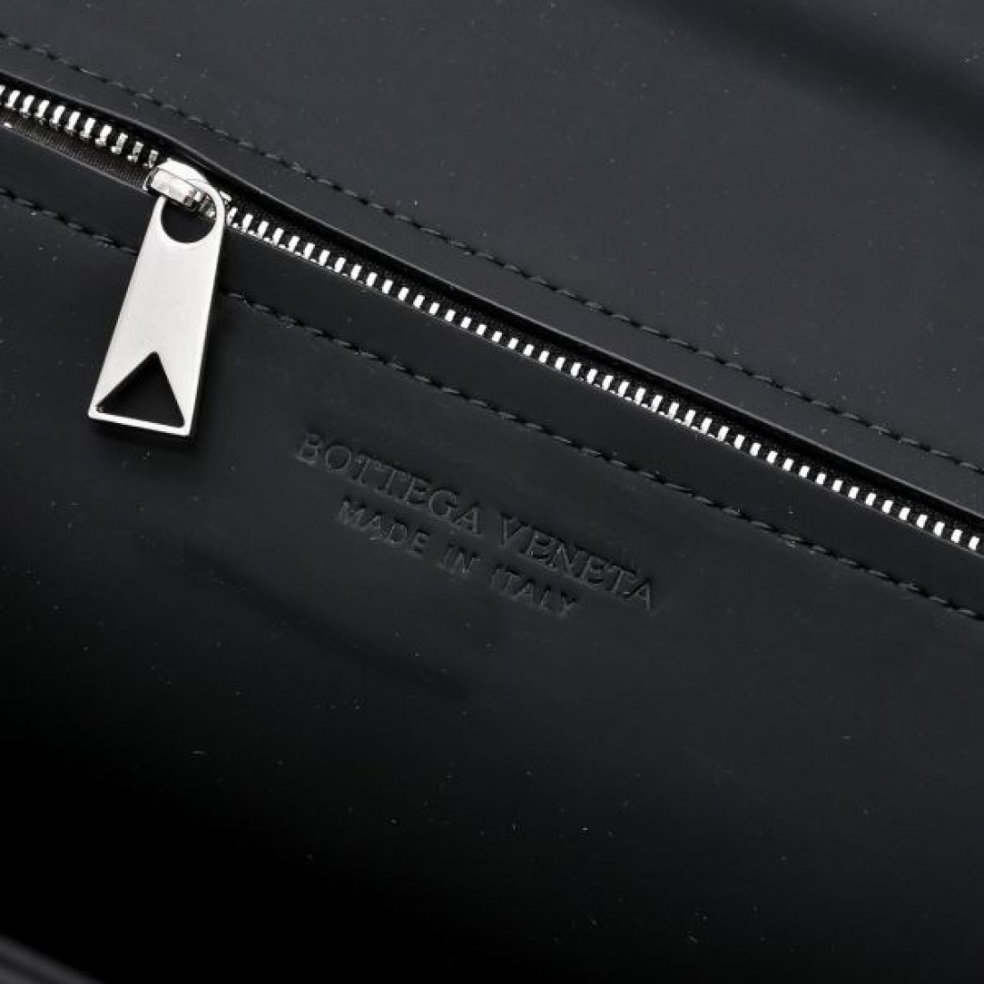 BOTTEGA VENETA ボッテガヴェネタ コピー ブリーフケース スマートな実用性