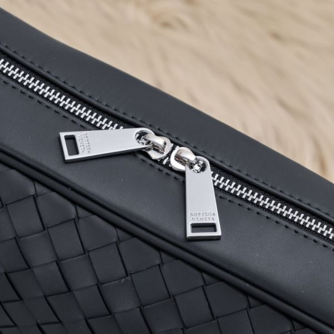  ミニマルで知的な ボッテガヴェネタ コピー ブリーフケース BOTTEGA VENETA