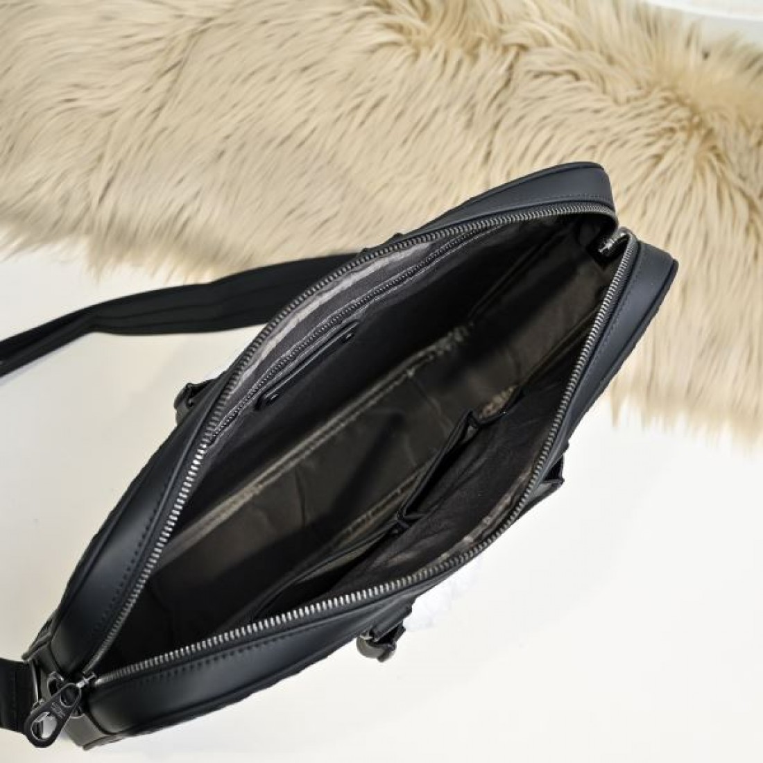  BOTTEGA VENETA ボッテガヴェネタ コピー ブリーフケース タフで上質な