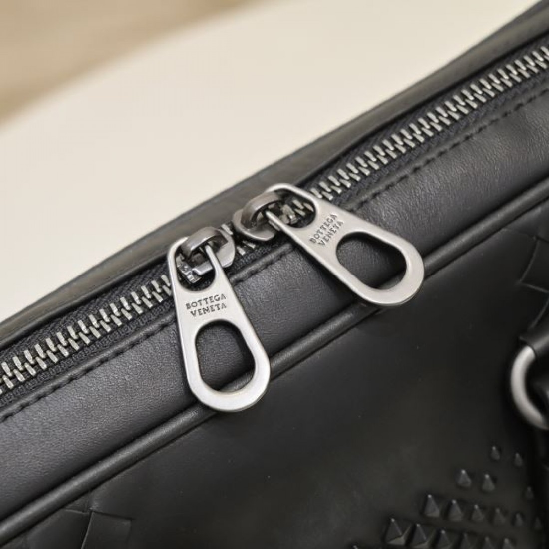 美しさと機能性 BOTTEGA VENETA ボッテガヴェネタ コピー ブリーフケース