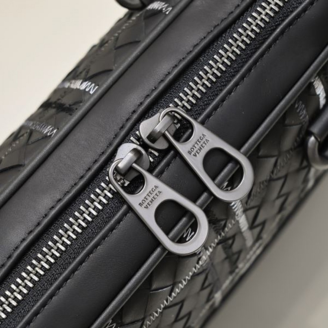 BOTTEGA VENETA ボッテガヴェネタ コピー ブリーフケース スマートで重厚感