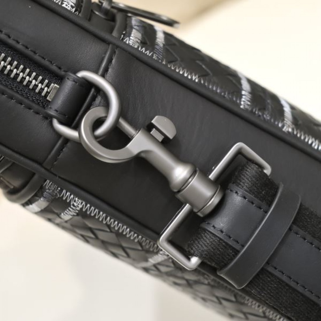 BOTTEGA VENETA ボッテガヴェネタ コピー ブリーフケース スマートで重厚感