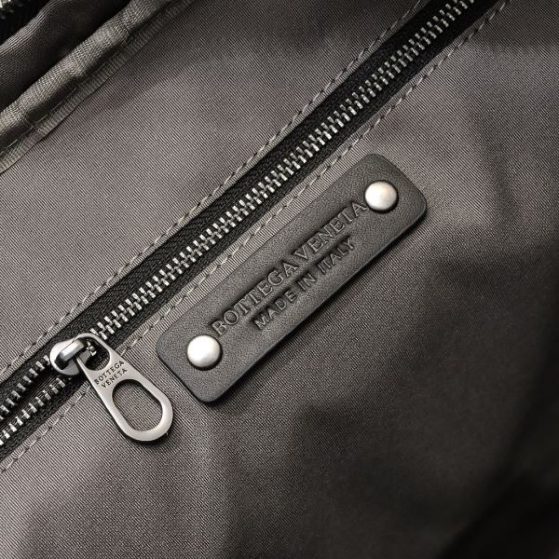 BOTTEGA VENETA ボッテガヴェネタ コピー ブリーフケース スマートで重厚感