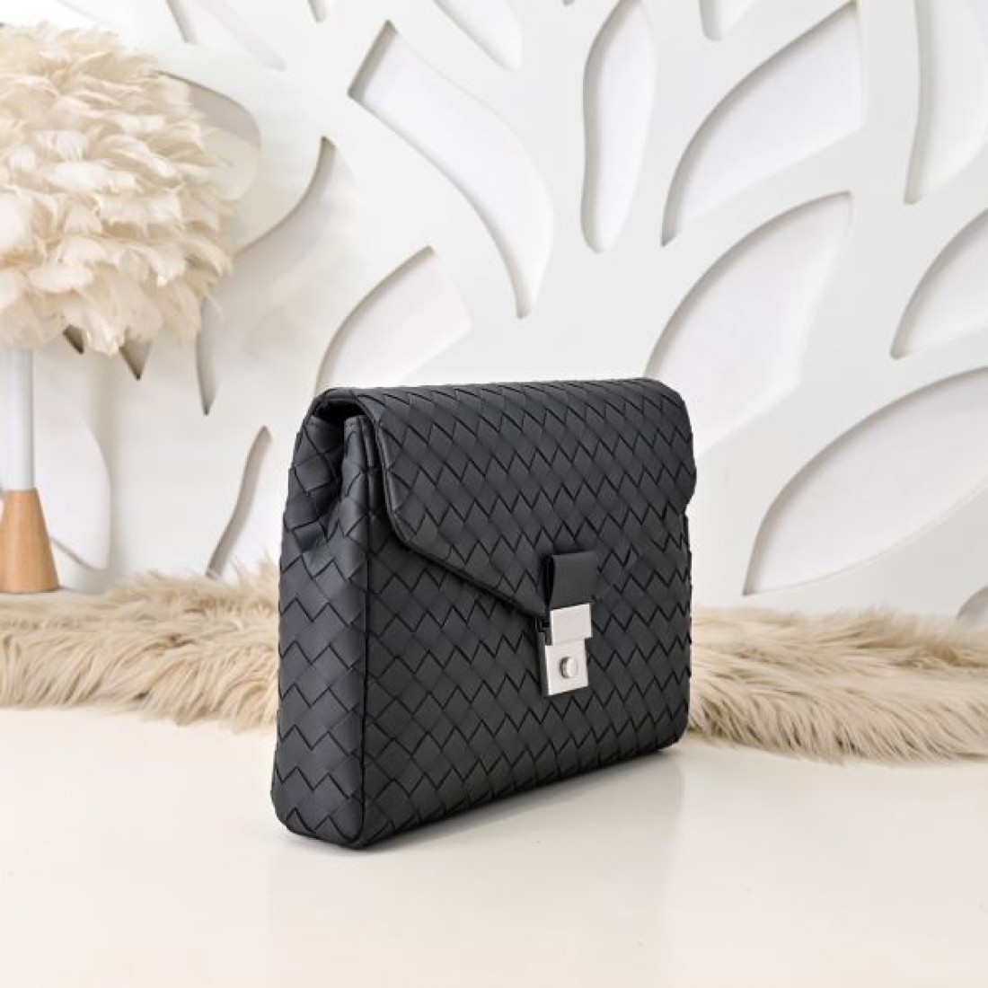 ラインと落ち着きのある BOTTEGA VENETA ボッテガヴェネタ コピー クラッチバッグ